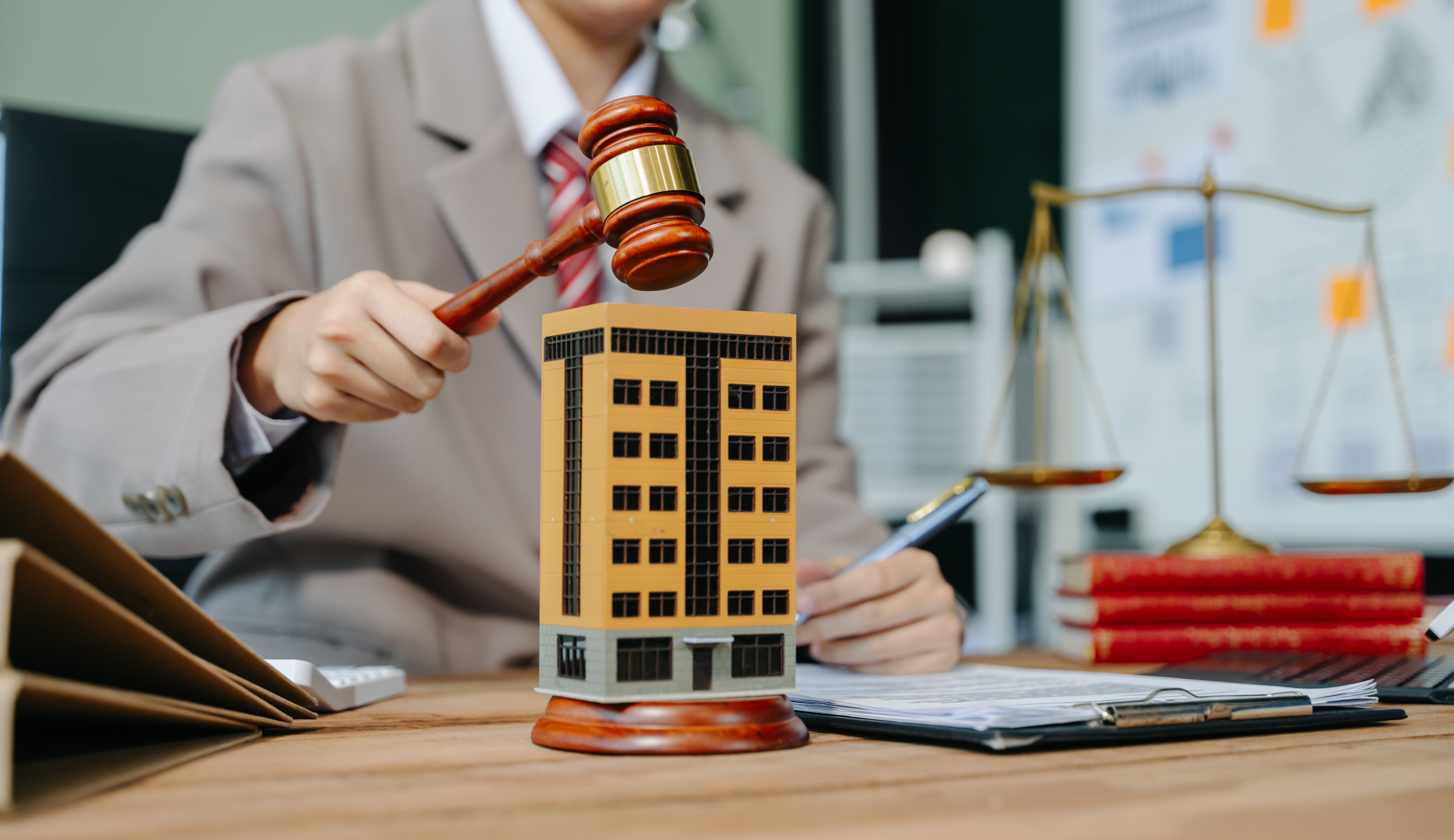 Real Estate Lawyer And House Foreclosure Law House model hamme